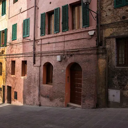 Cozy Apartment In The Heart Of Siena Exterior photo